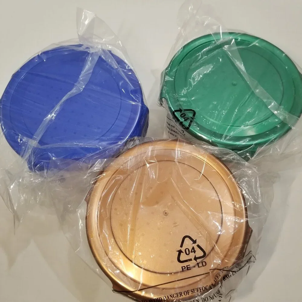 Holiday food storage containers (6 total). - Picture 9 of 13